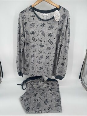 Warner Bros. Harry Potter Grey and Black Women’s Graphic Pajama Set Large
